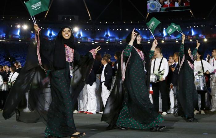 السعودية : فرحة كبيرة في الشارع السعودي من قبل النساء والفتيات في المملكة